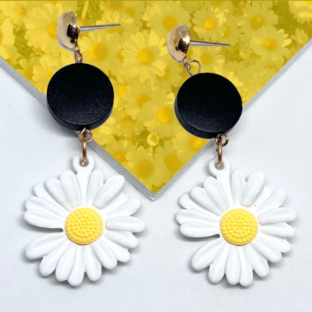 3/$30 Black White Yellow Daisy Flower Dangle Drop Earrings D38